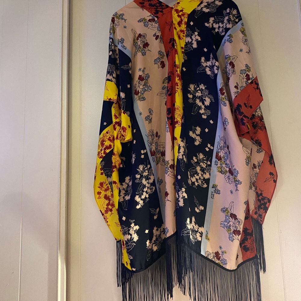 Floral Women's Shawl with Fringe - Picture 2 of 6